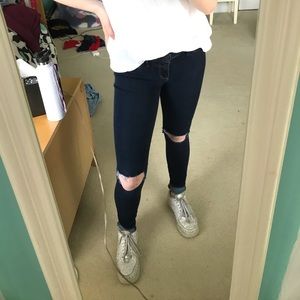 Hollister dark wash legging with knee rip